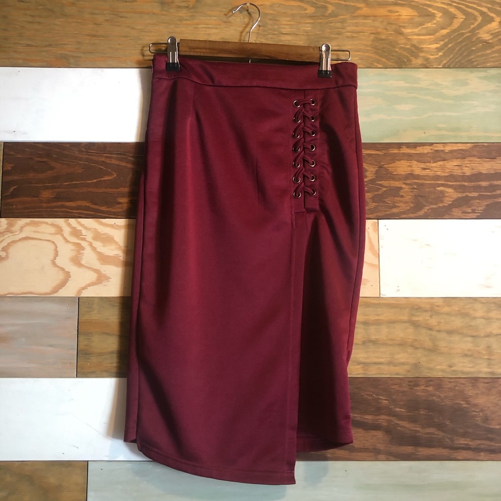 Burgundy fitted skirt